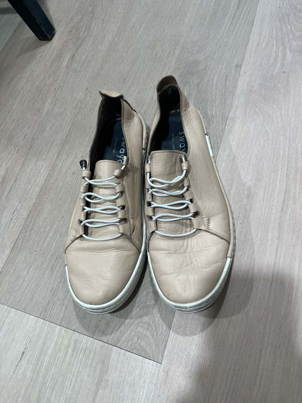 Swayd Urban Nude Leather Dance Sneakers Size 39